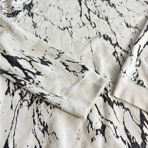 H&M Black and White Crewneck Sweater with Abstract Pattern - Picture 3 of 10